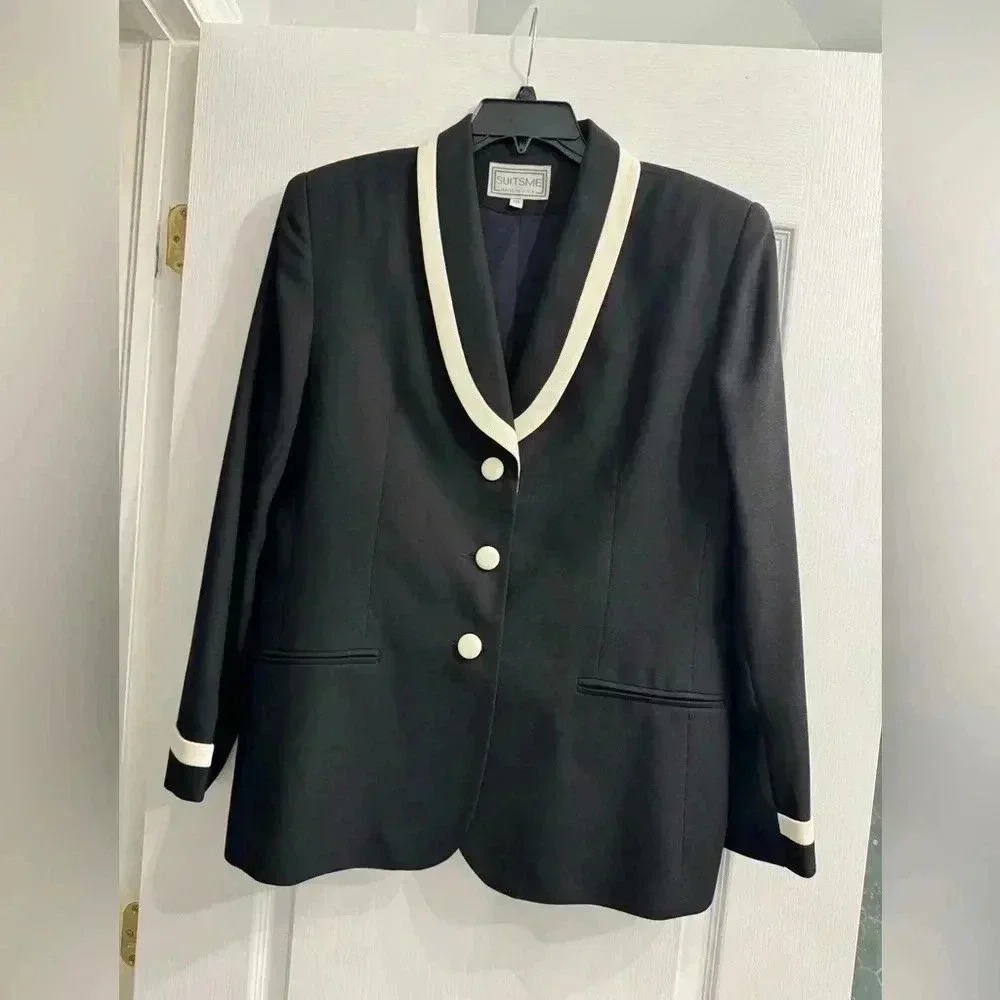 Gorgeous well structured formal jacket  in mint condition